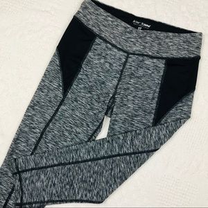 Betsey Johnson Gray Heathered Capri Gym Leggings